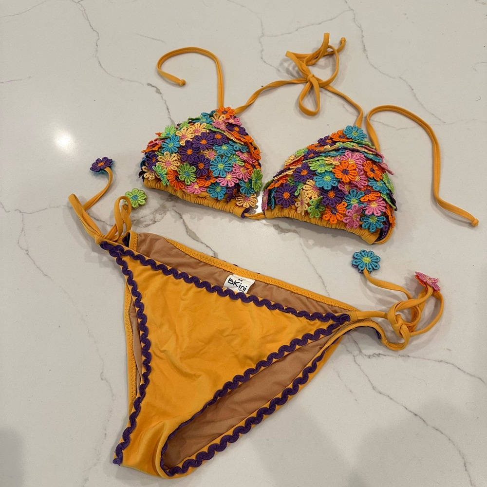 Flower bikini! - Picture 5 of 5
